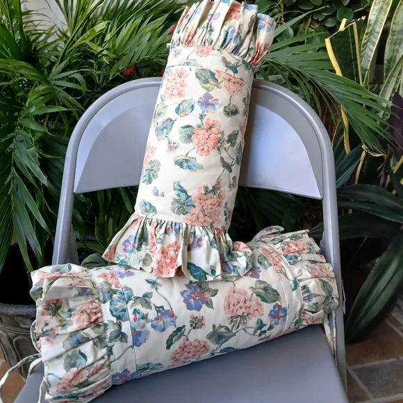 🔥NEW PILLOW SET NECKROLL Floral HYDRANGEA Ruffled FRENCH COUNTRY - Picture 4 of 6